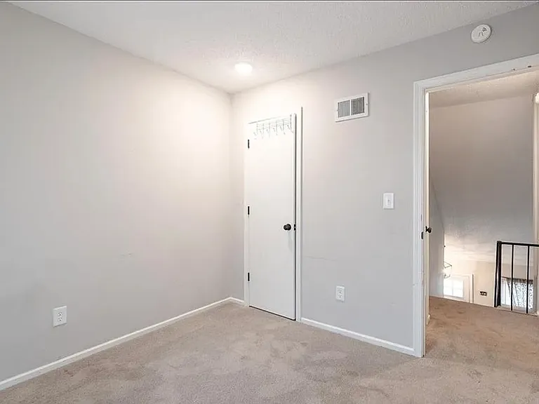 5722 N London Ave — Photo 5