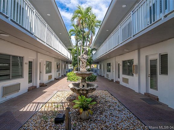5th image of 7640 Carlyle Ave #6AT