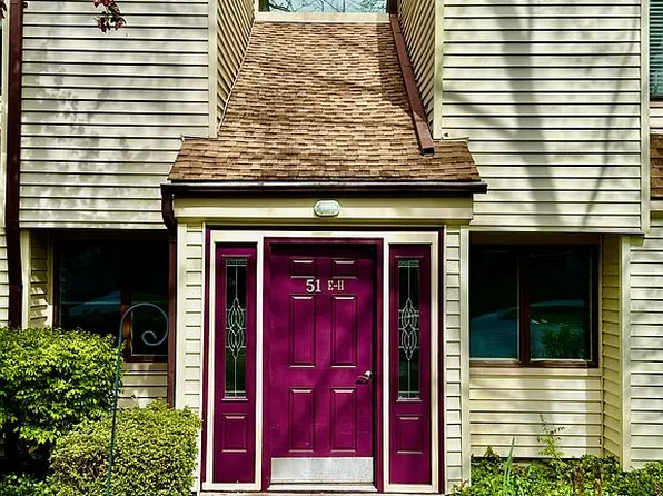 51 Jefferson Oval APT E, Yorktown Heights, NY 10598