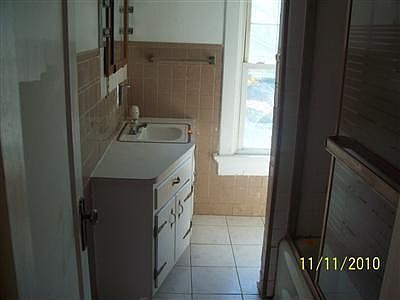 4th image of 319 Fernwood Ave