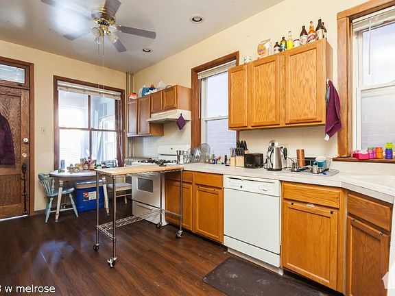4th image of 1518 W Melrose St #1828