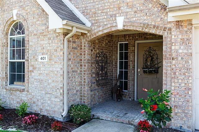 1st image of 401 Highview Cir