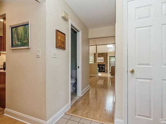 5th image of 2 Bayberry Dr