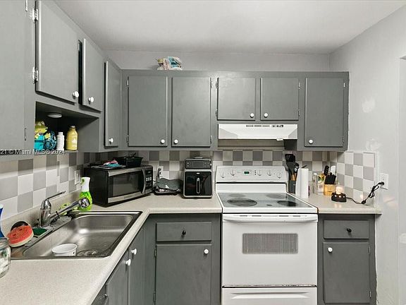 5th image of 1200 NE Miami Gardens Dr APT 816W