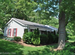 1586 Ridge Rd, Ypsilanti, MI 48198