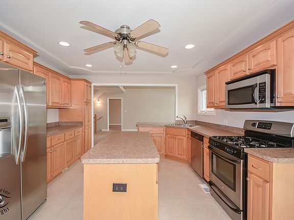 4th image of 920 Karen Ln