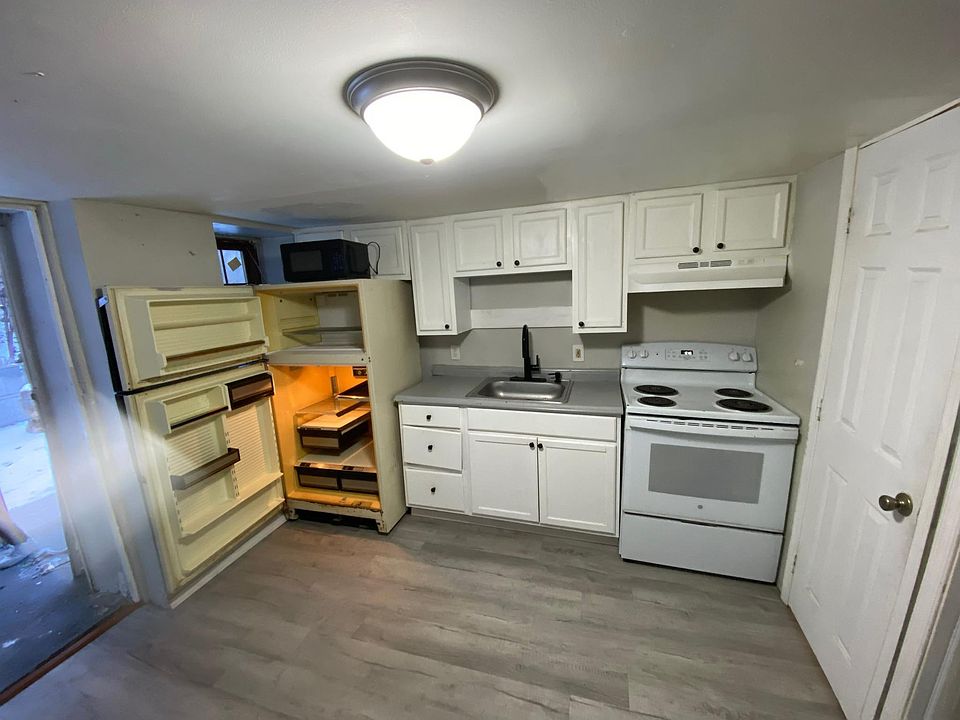 2nd image of 19 Amity Ct #11REAR