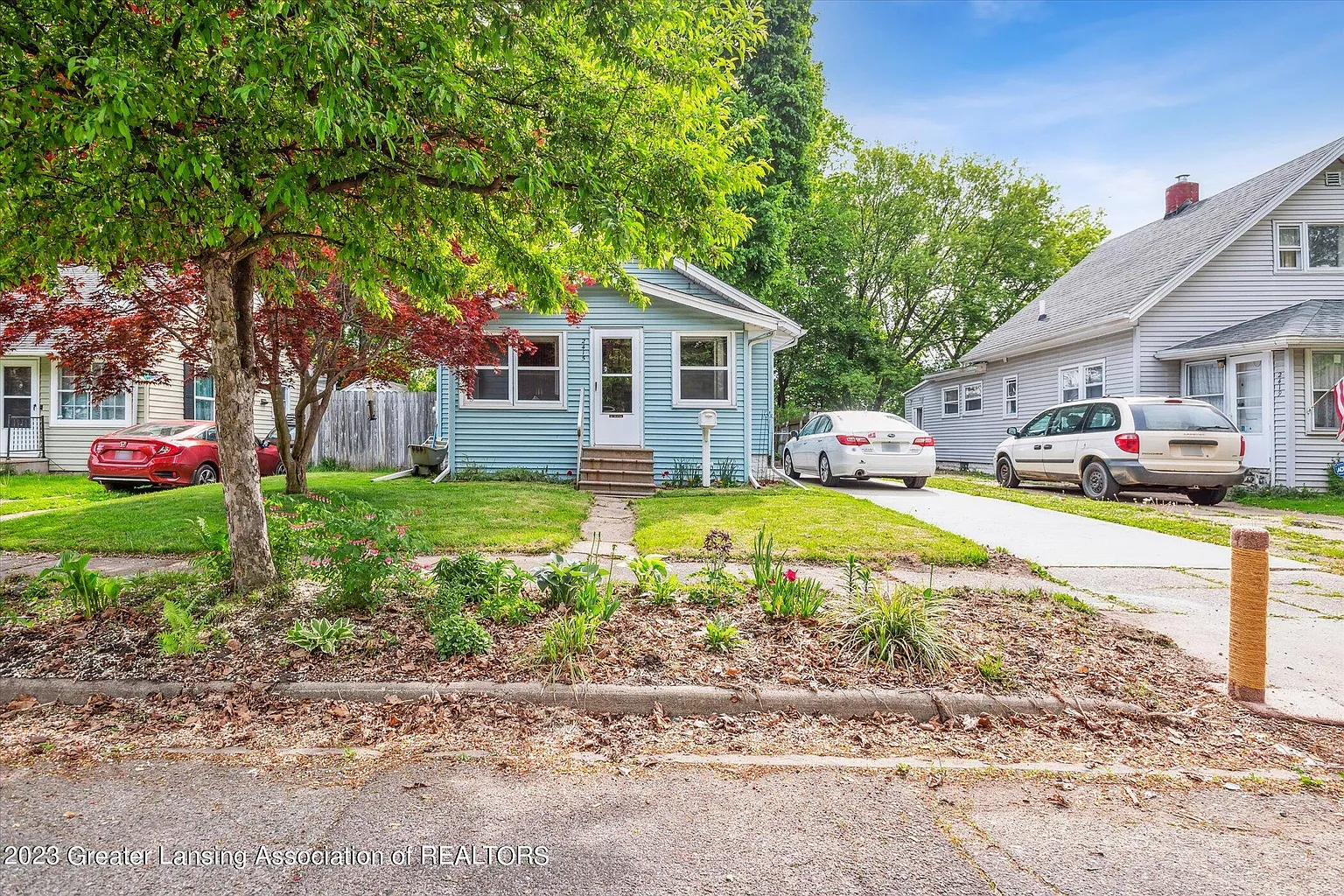 2415 Forest Ave photo 1