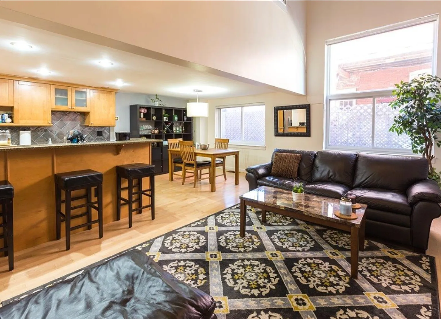 3 bed, $5,000 — Photo 3