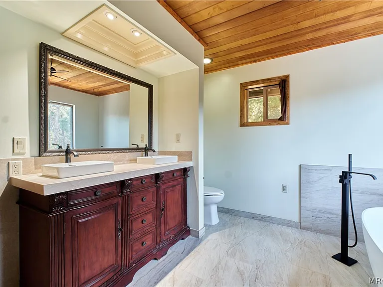 509 Wallace Ln — Photo 41
