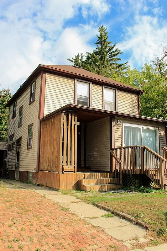 5 bed, 2.0 bath, 1079 sqft, $4,995 — Photo 2