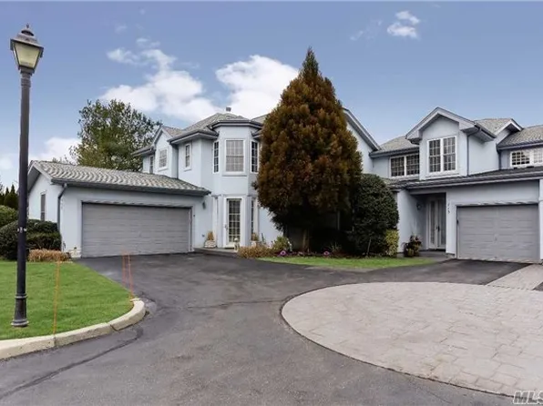 712 Balfour Pl, Melville, NY 11747