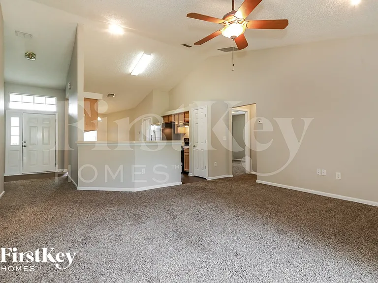 1220 Maclaren St — Photo 5