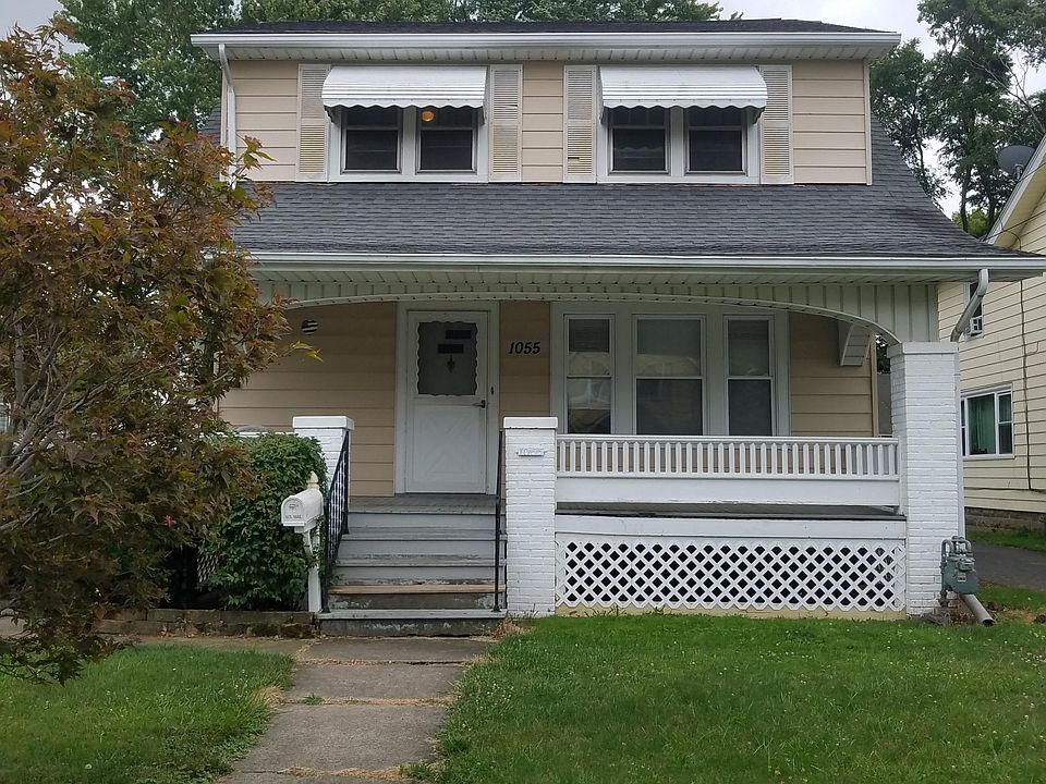 1st image of 1055 W 11th St #House