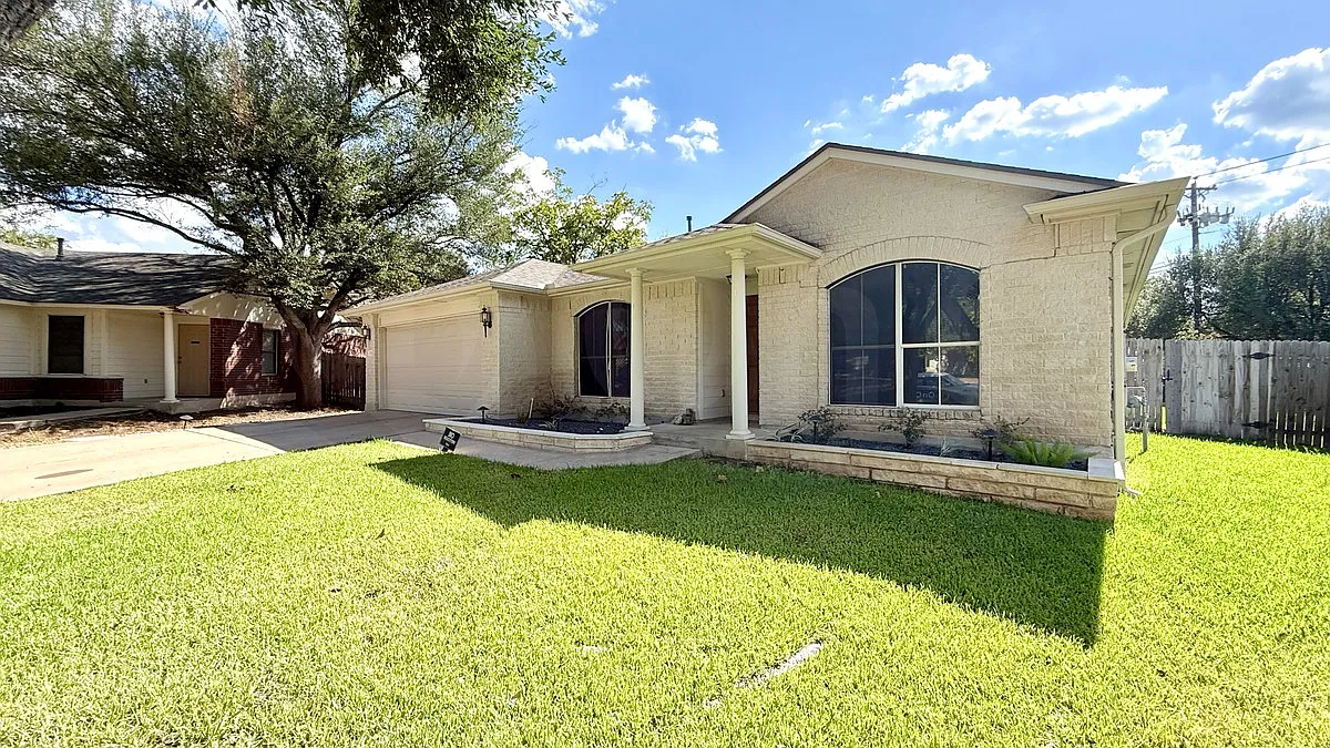3 bed, 2.0 bath, 2343 sqft, $2,750 — Photo 2