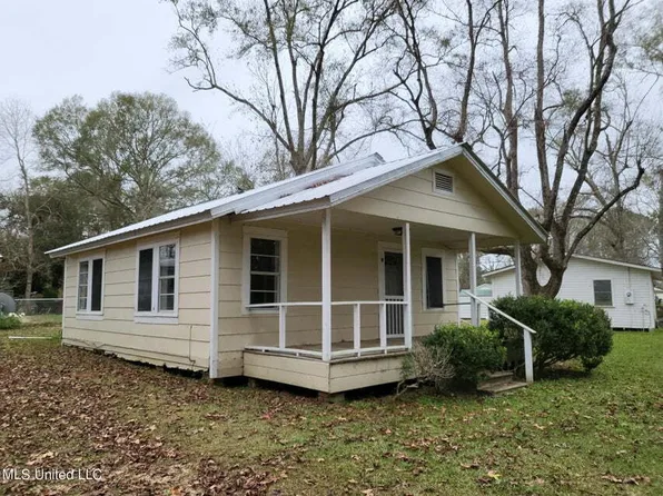105 Florida Ave, Leakesville, MS 39451