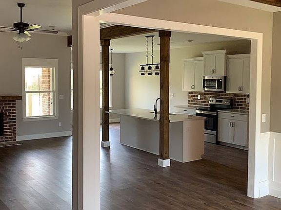 3rd image of 130 Parkview Grv