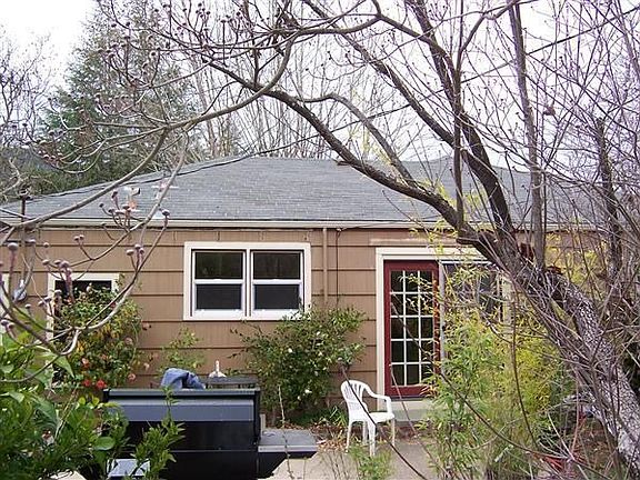 3rd image of 106 Gardens Ave