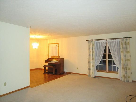 2nd image of 1854 Wilshire Dr