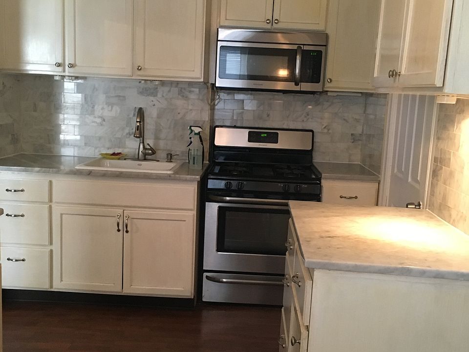 Kitchen (view 1)