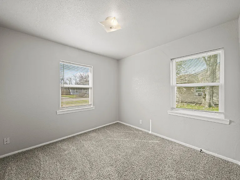 1248 Chevy Chase Dr — Photo 9