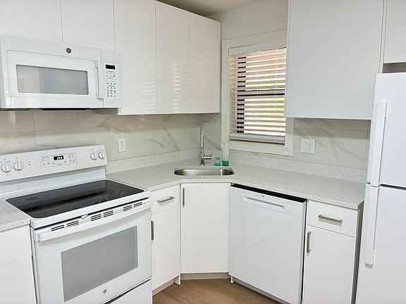 5th image of 3460 NW 47th Ave