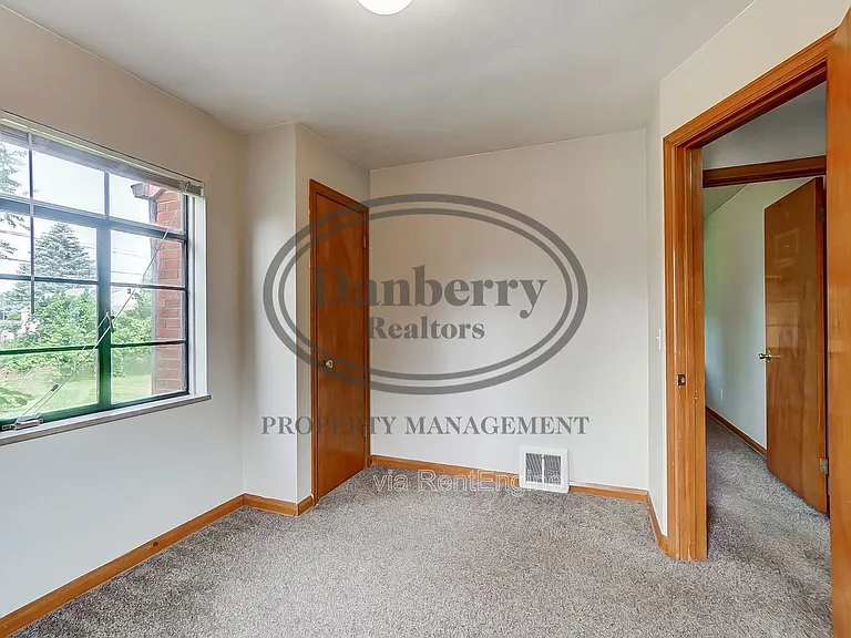 347 Darrow Ave — Photo 17
