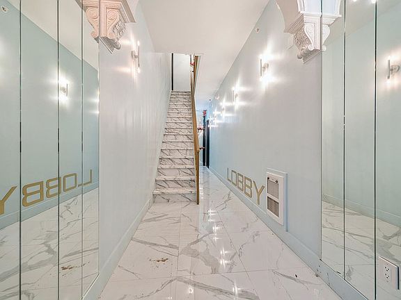 4th image of 7 Saint Pauls Ave APT 2R