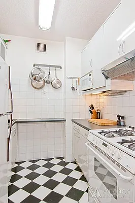 Rented by Anchor Associates | media 4