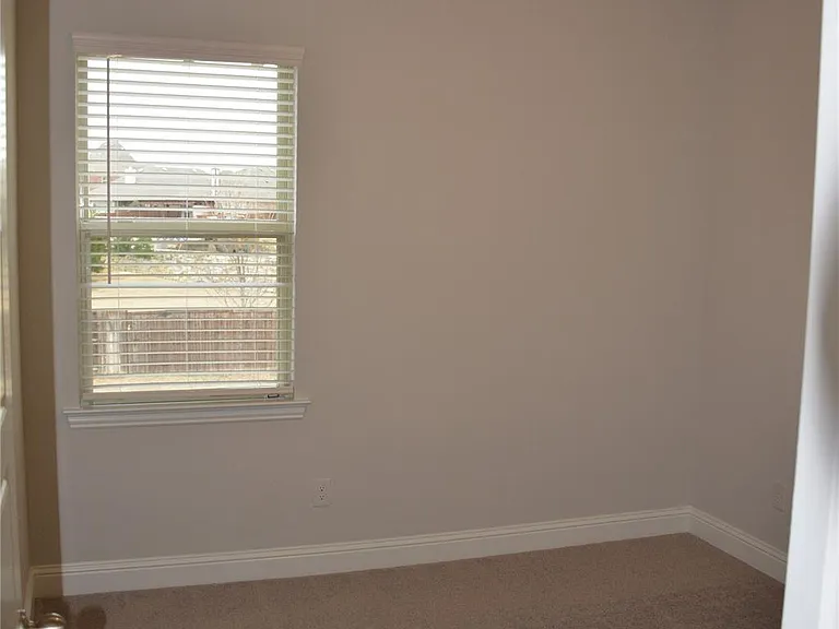 FRESHLY CLEANED CARPETS THROUGHOUT