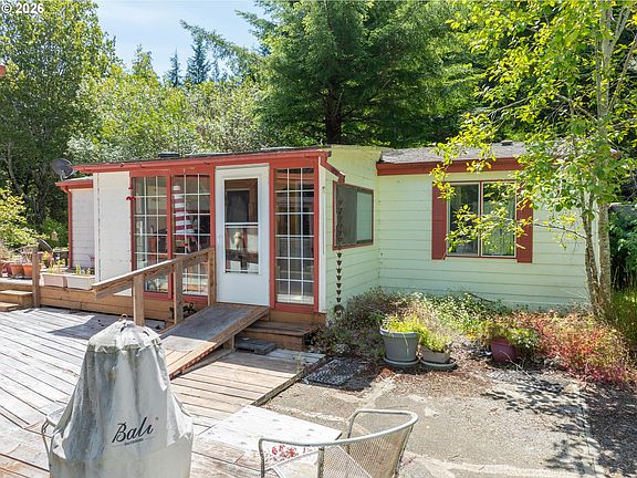 2nd image of 33382 Cedar Valley Rd