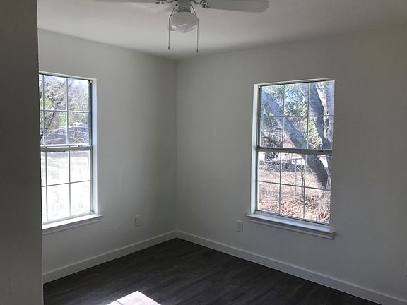 4th image of 709 Railroad St