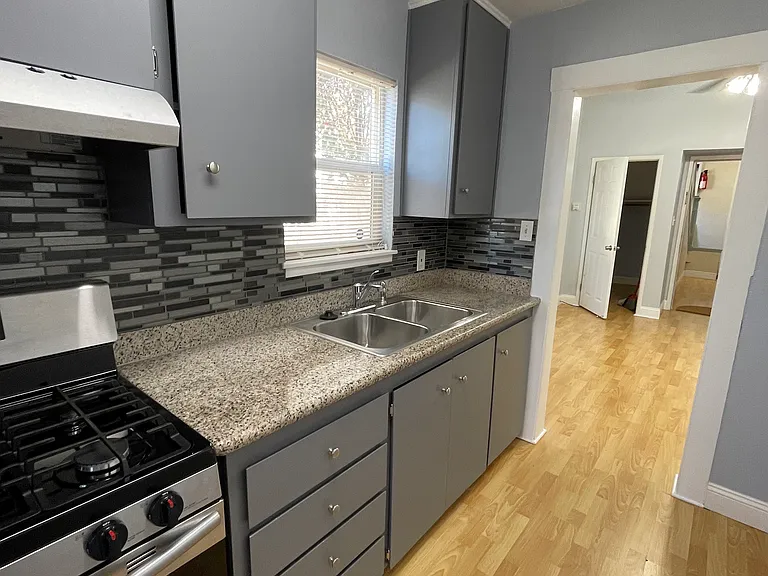 1705 Linden St #2 — Photo 6