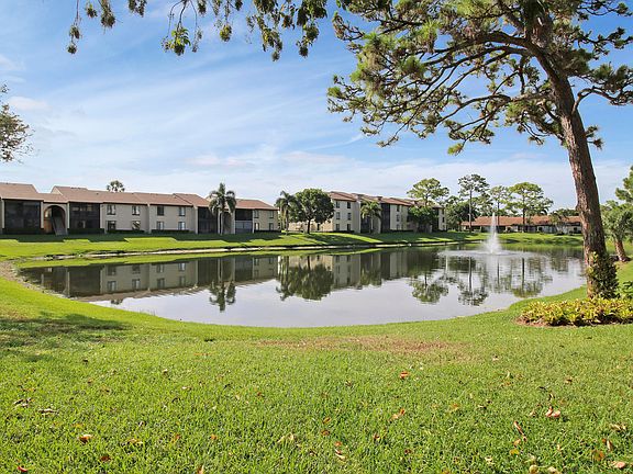 5th image of 621 Sea Pine Way #I