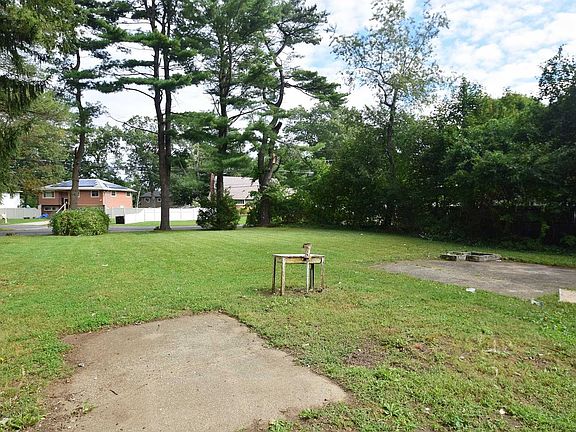 4th image of 631 Mount Ave