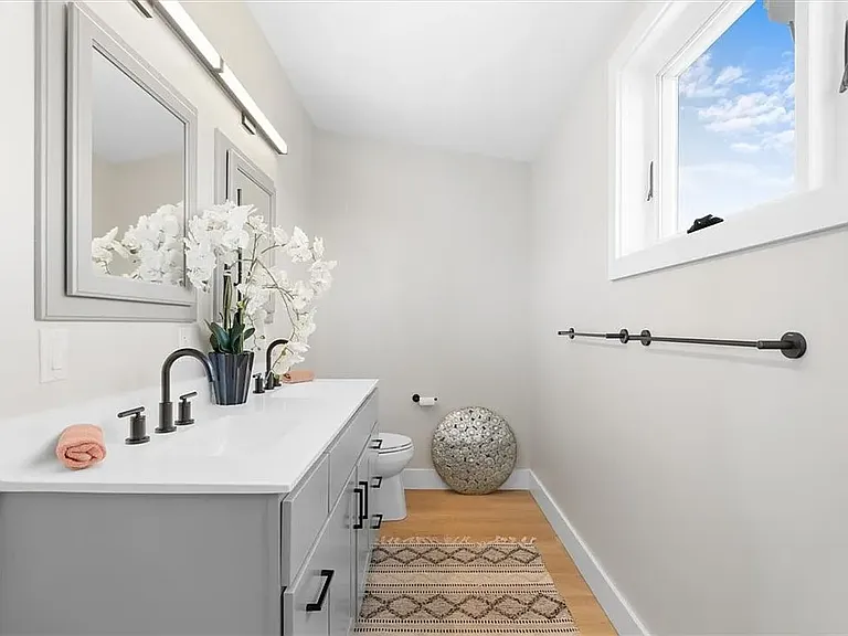1213 Boyle St — Photo 4