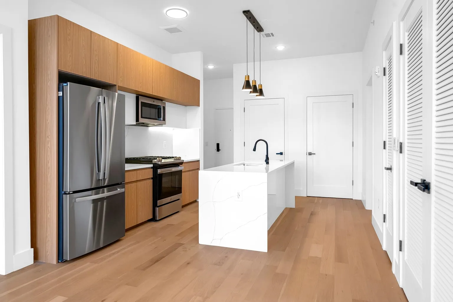 649 38th St #Penthouse 06 photo 1