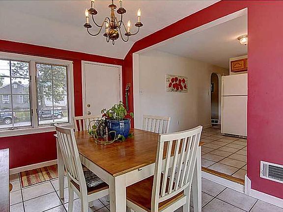 5th image of 10 Mayfield Dr