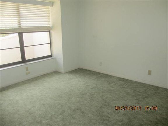 4th image of 5615 Hammock Ln