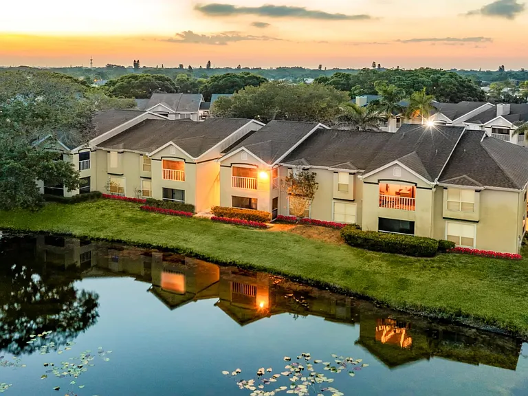 Sawgrass Cove — Photo 19