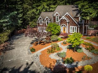 872 Diamond Dr, Arcata, CA 95521