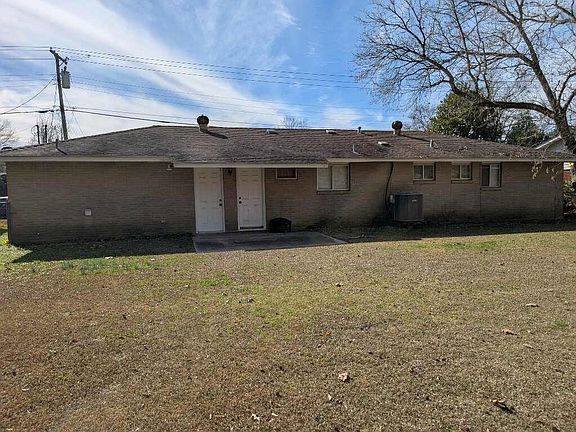 2nd image of 304 Azalea Ln