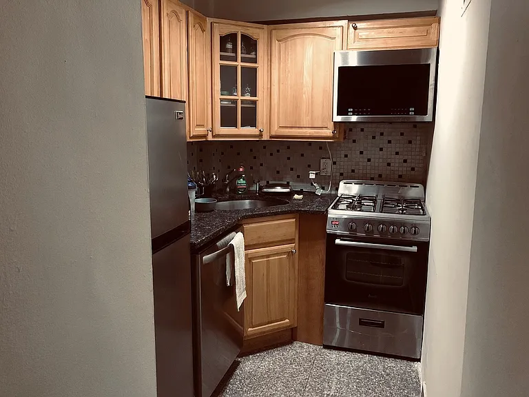 321 E 48th St #6D — Photo 8
