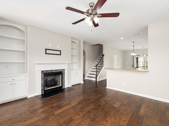 5th image of 135 Fairview St