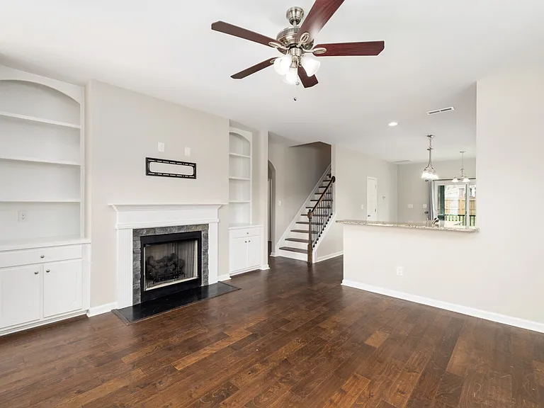 135 Fairview St — Photo 5