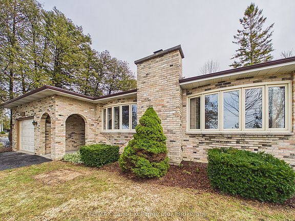 2nd image of 45 Goderich St