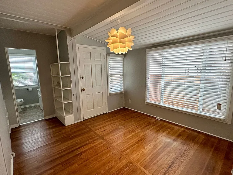 4561-4565 Altadena Ave — Photo 12