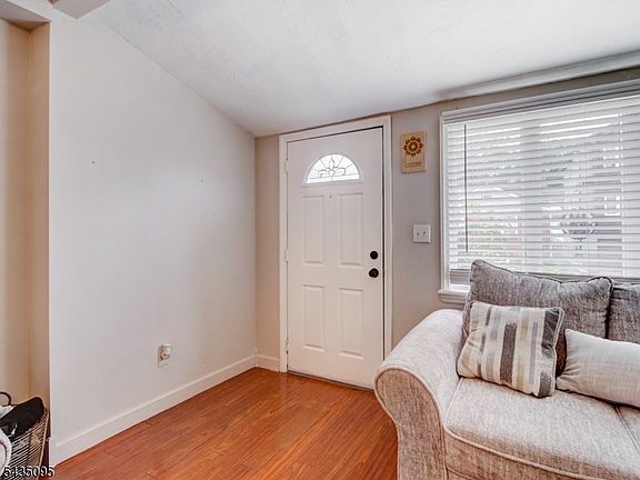 4th image of 1507 Hiawatha Ave