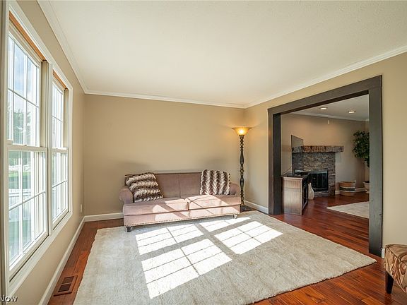 5th image of 9725 Woodhurst Dr