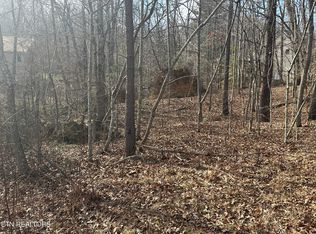 131 Burrough Ln, Crossville, TN 38558